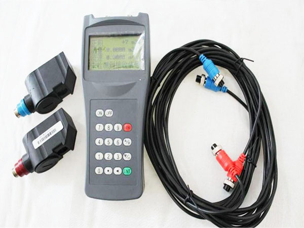 手持式超声波流量计